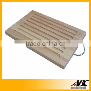 Food Safety Kitchen Tool Rubber Wood Cutting Board With Hook thumbnail-1