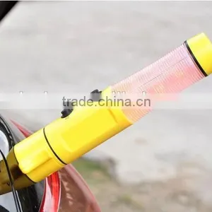 Wholesale Multifunction Emergency Safety Hammer With Flashlight & Belt Cutter thumbnail-3