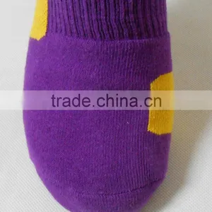 Men Custom Dri Fit Elite Basketball Crew Socks thumbnail-6