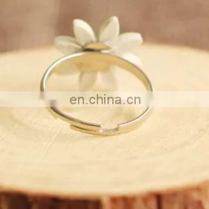 High Quality Hot Sale Daisy Rings Bridal Ceramics Engagement Ring for Women Jewelry Gift thumbnail-3