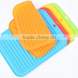 High Quality Heat Resistant Baking Mat Waterproof Anti-skidding Silicone Placemat thumbnail-6