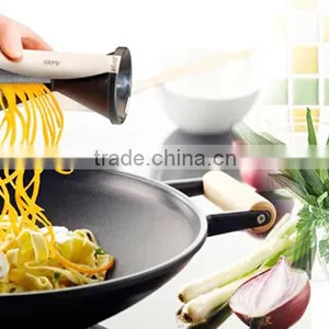 High Quality Commercial Tri-blade Plastic Spiral Vegetable Slicer thumbnail-3