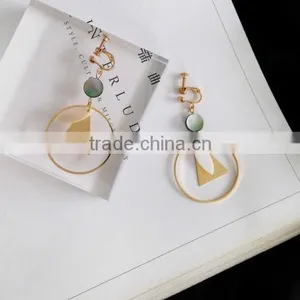 Zm35142a Summer Simple Women Clip on Statement Earrings New Design Shell Hoop Earrings thumbnail-1