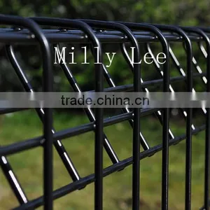 Low Price Arc Welded Mesh Fencing Powder Coat Safety Fence/Brc Iron Wire Fence thumbnail-1