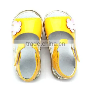 Guangdong Wholesale Factory Squeaky Sandals Fancy Baby Girls Shoes thumbnail-3