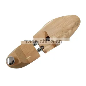 Factory Supply Top Selling Aromatic Red Cedar Wood Shoe Stretcher for Wholesale thumbnail-1