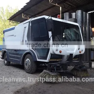 HIGH CAPACITY ROAD SWEEPER thumbnail-1