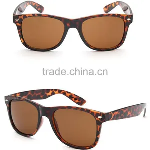 Novelty Fashion Private Label UV400 Custom Polarized Lens Plastic Sunglasses thumbnail-5