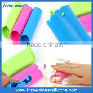 Hot New Products for 2015 Kitchen Utensils Silicone Garlic Peeler thumbnail-3