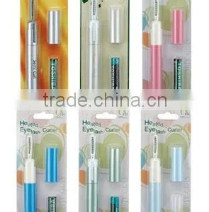 Heated Eyelash Curler thumbnail-1