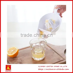 Manual Convenient Use Mini Orange and Lemon Juicer thumbnail-1