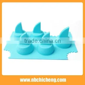 Lovely Shark Fin Ice Cube Tray 4-tray Eco-friendly Silicone Ice Mould thumbnail-1
