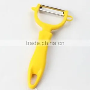 Popular PP Handle Vegetable Peeler thumbnail-1