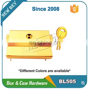 China Wholesale Mini Metal Gold Jewelry Box Key Lock With Key thumbnail-1