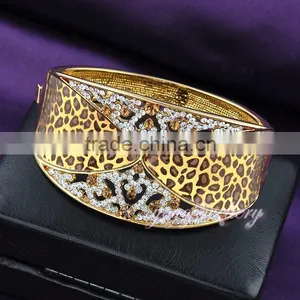 Ladies Fashion Bracelet Leopard Stylist Crystal 18k Gold Filled Cuff Bangle thumbnail-2