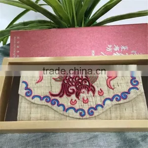 Ramie Fabric & Horsetail-based Embroidery Lady Wallet thumbnail-1