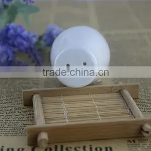 Wholesale Domestic Household White Ceramic Salt and Pepper Shaker Wedding Favors thumbnail-6