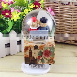 Resin Bear Couple Antique Musical Snow Globes With Blowing Snow thumbnail-3