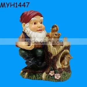 Funny Garden Polyresin Gnome With Squirrels Statue thumbnail-1