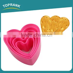 Toprank New Style Kitchen Goods Plastic 5PC Heart Shaped Mini Cookie Cutter Set Wholesale Cookie Cutter thumbnail-3