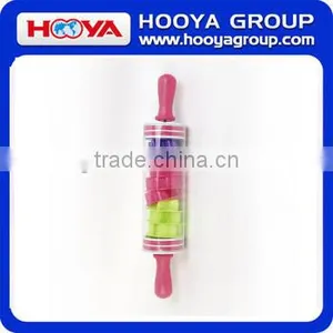 Plastic Rolling Pin With 9 Biscuit Cutters thumbnail-1