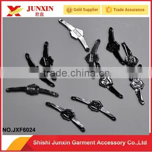 Custom the Design Metal Label for Handbags thumbnail-1
