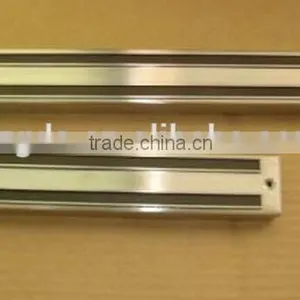 Stainless Steel Wall Mounted Kitchen Knife Wall Rack Magnetic Knife Bar Kitchen Magnetic Knife Strip thumbnail-3