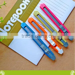 Free Sample Plastic Box Cutter Safety Knife Office,Portable Mental Art Knife Factory,Utility Cutter Safety Knife Tool for Office thumbnail-3