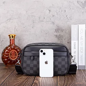 Wholesale Professional Men Cosmetic Makeup Bag Luxury Designer PU Leather Modern Trendy Cases Travel Toiletry Cosmetic Bags Original Branded Bags thumbnail-3