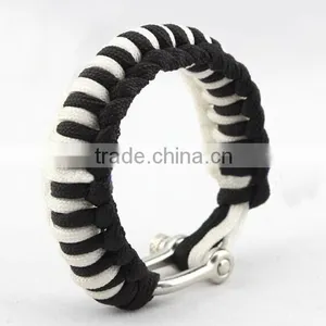 Hard Core Paracord Survival Bracelet thumbnail-1
