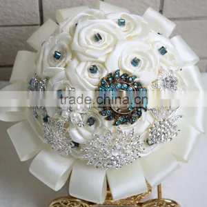 Elegant Bridal Bouquet With Brooch thumbnail-2