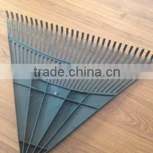 30T Green Wooden Handle Plastic Garden Rake thumbnail-3