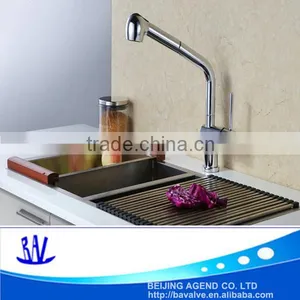 China Retractable Pull Out Spout Any Direction Faucet Kitchen Spray thumbnail-1