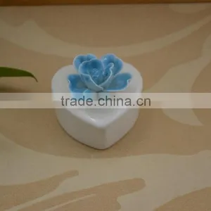 Factory Direct Small Ceramic Jewel Box With Flower Shape Design thumbnail-4