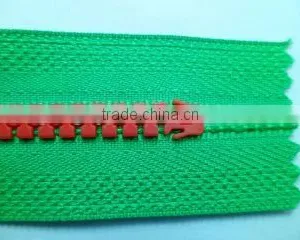 5# Resin Zipper Different Color Teeth and Tape Zipper Close End Zipper With Painted Thumb Puller Auto-lock Slider Zipper thumbnail-3