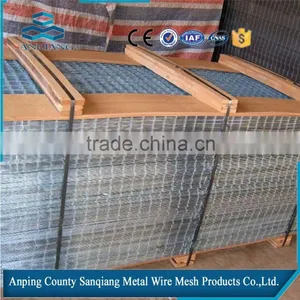 Galvanized Welded Mesh Panel thumbnail-1