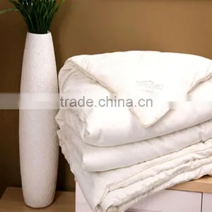 100% Luxury Mulberry Silk Comforter thumbnail-1
