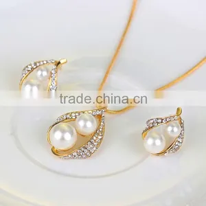 Gold Plated Elegant Fashion Inlaid Crystal Jewelry Sets Imitation Pearl Earrings Necklaces Ring Set For Women Wedding thumbnail-2
