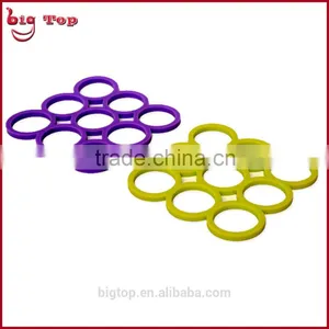 BT0120 Wholesale Silicone Square Shapes Heat Resistant Table Mat With 9 Round Shape Pot Holder Table Mat Insulating Pat Cup Mat thumbnail-2