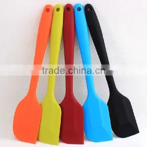 Large Size 28.5cm Wholesale Silicone Kitchen Spatula With Metal Insert thumbnail-2
