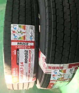 825R16 Two Lines Truck Tyre thumbnail-1