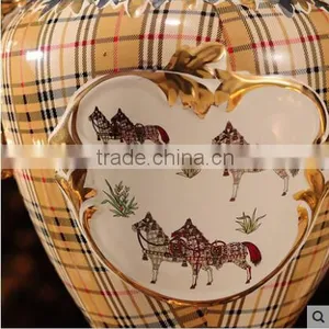 Hollow-out Original Design European Porcelain Home Decor Vase thumbnail-5