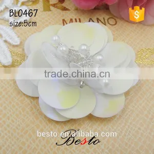 Factory Wholesale Decorative Bead Center White Flower Plastic Applique for Clothes thumbnail-2