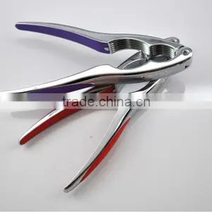 Wholesale Smart Kitchen Tool/practical Walnut Clamp for Household&giftware thumbnail-1