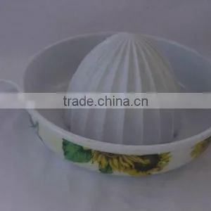Melamine Manual Orange and Lemon Squeezer thumbnail-1