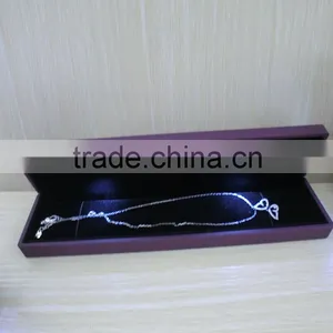 Luxury Varnished Bracelet Box Bangle Box Wedding Gift Set With LED Necklace Wooden Box thumbnail-4