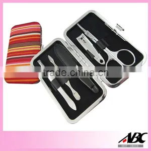 Hot Sale Avon Manicure Set In Triangle Shaped Case thumbnail-4