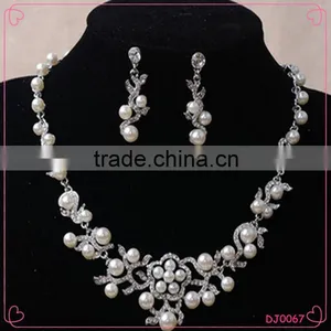 Latest Boutique Jewelry Sets For Women Alloy Pearl Bridal Jewelry Set Wholesale thumbnail-1