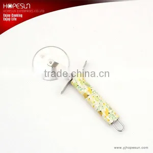 Hot Sell Newfangled Stainless Steel Round Pastry Cutter With Colorful Handle thumbnail-1