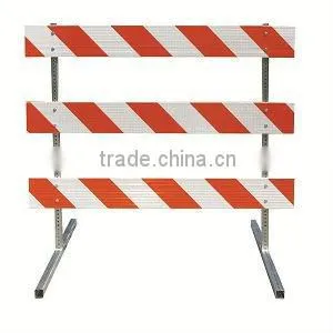 Portable TYPE III BARRICADES thumbnail-1